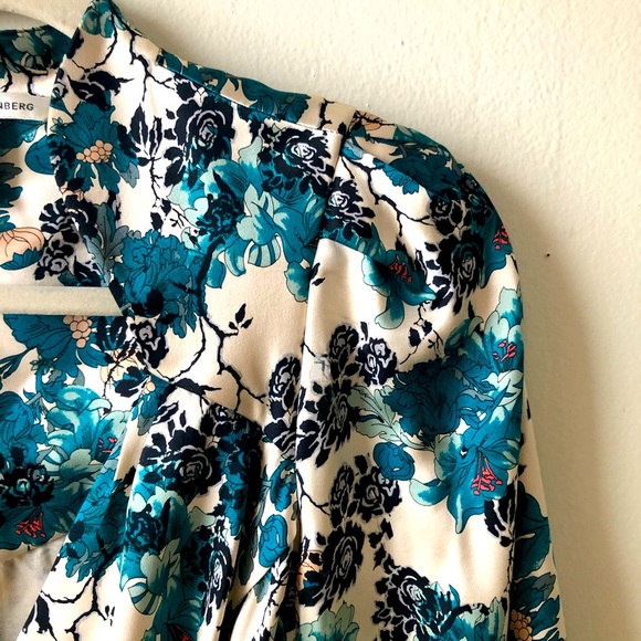 💚💙Diane von Furstenberg silk wrap top💙💚 - Picture 6 of 6